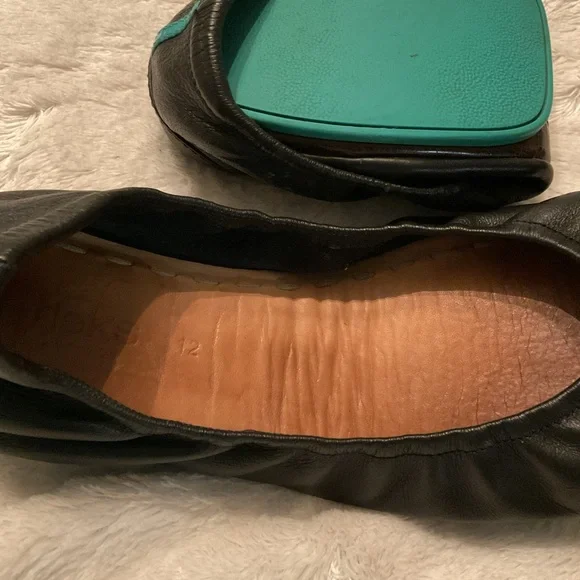 Black Leather Women's Ballet Flats - Picture 5 of 5